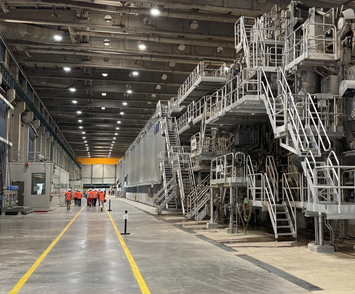 collaborateurs eras dans une usine